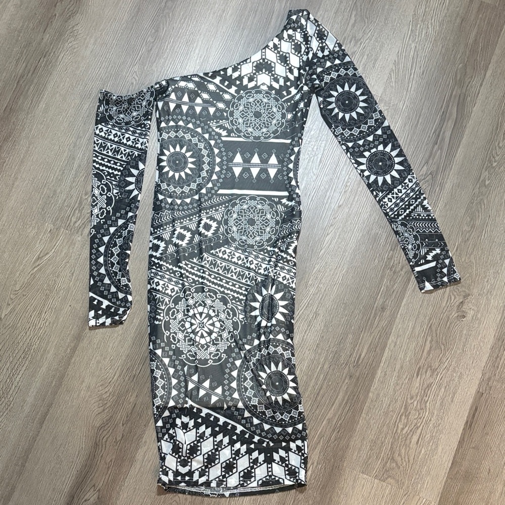 Fashion Nova Geometric Black and White One-Shoulder Dress